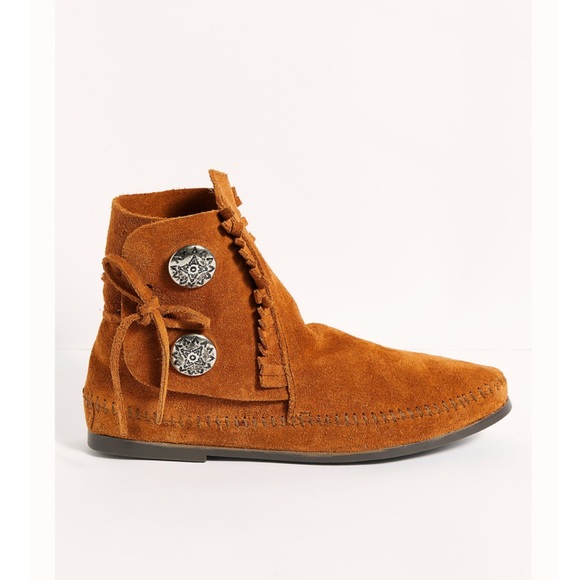 FREE PEOPLE x Minnetonka 2 Button Concho Moccasins - Picture 7 of 10